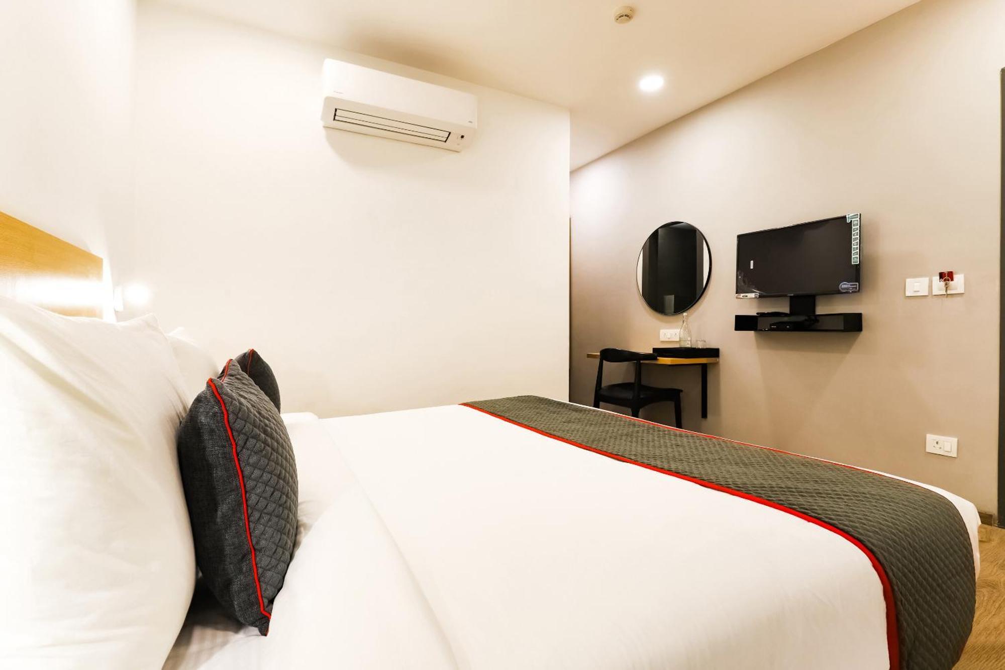 Townhouse Prithvi Resort Near Phoenix Palassio ลัคเนา ภายนอก รูปภาพ
