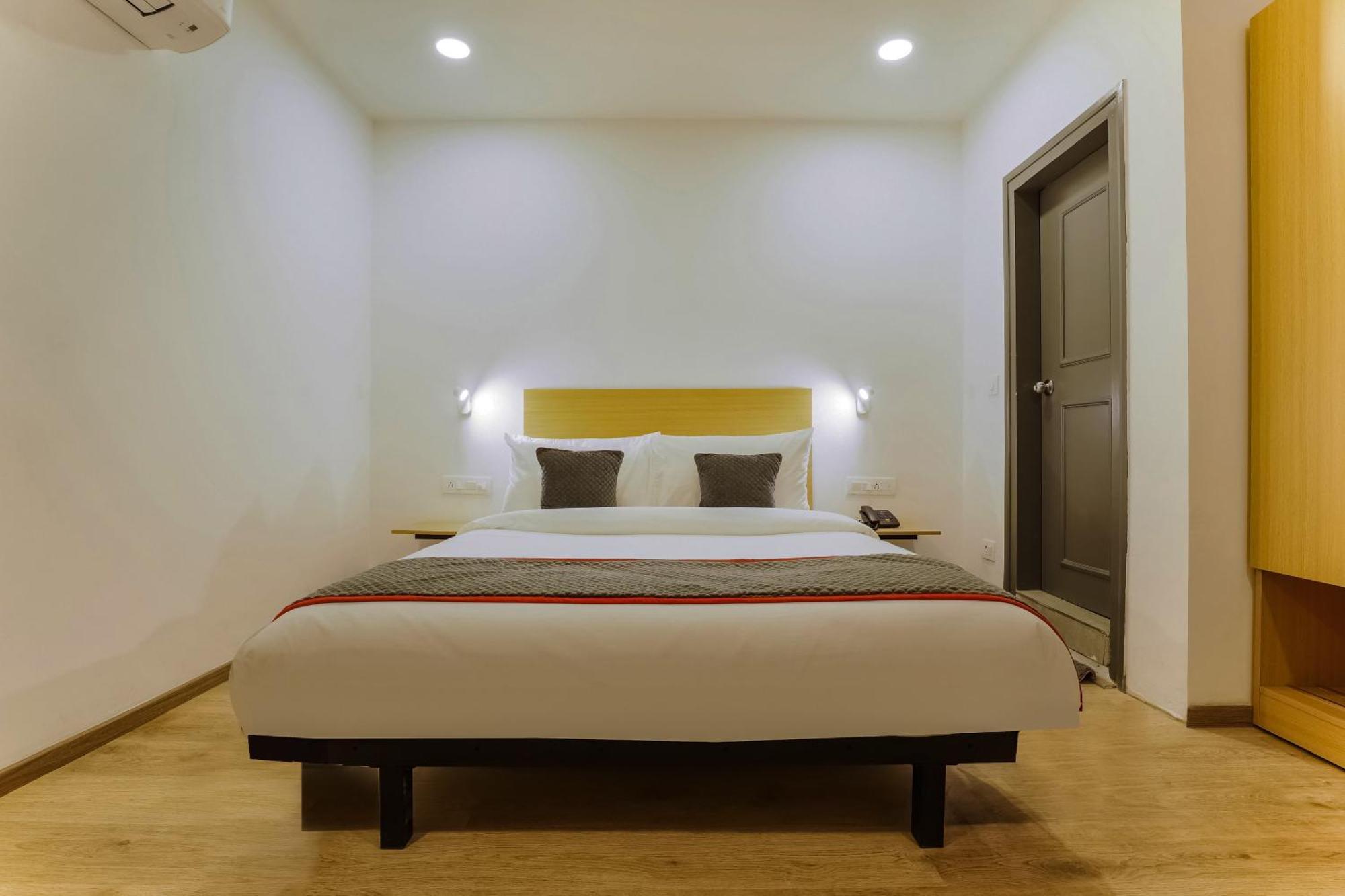 Townhouse Prithvi Resort Near Phoenix Palassio ลัคเนา ภายนอก รูปภาพ