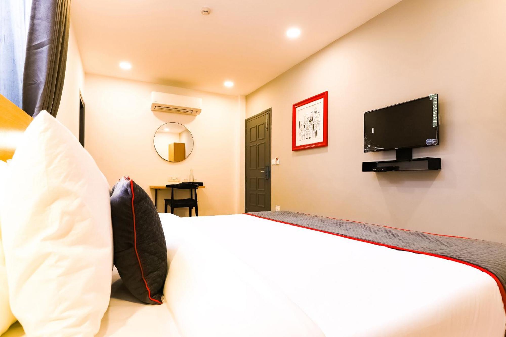 Townhouse Prithvi Resort Near Phoenix Palassio ลัคเนา ภายนอก รูปภาพ