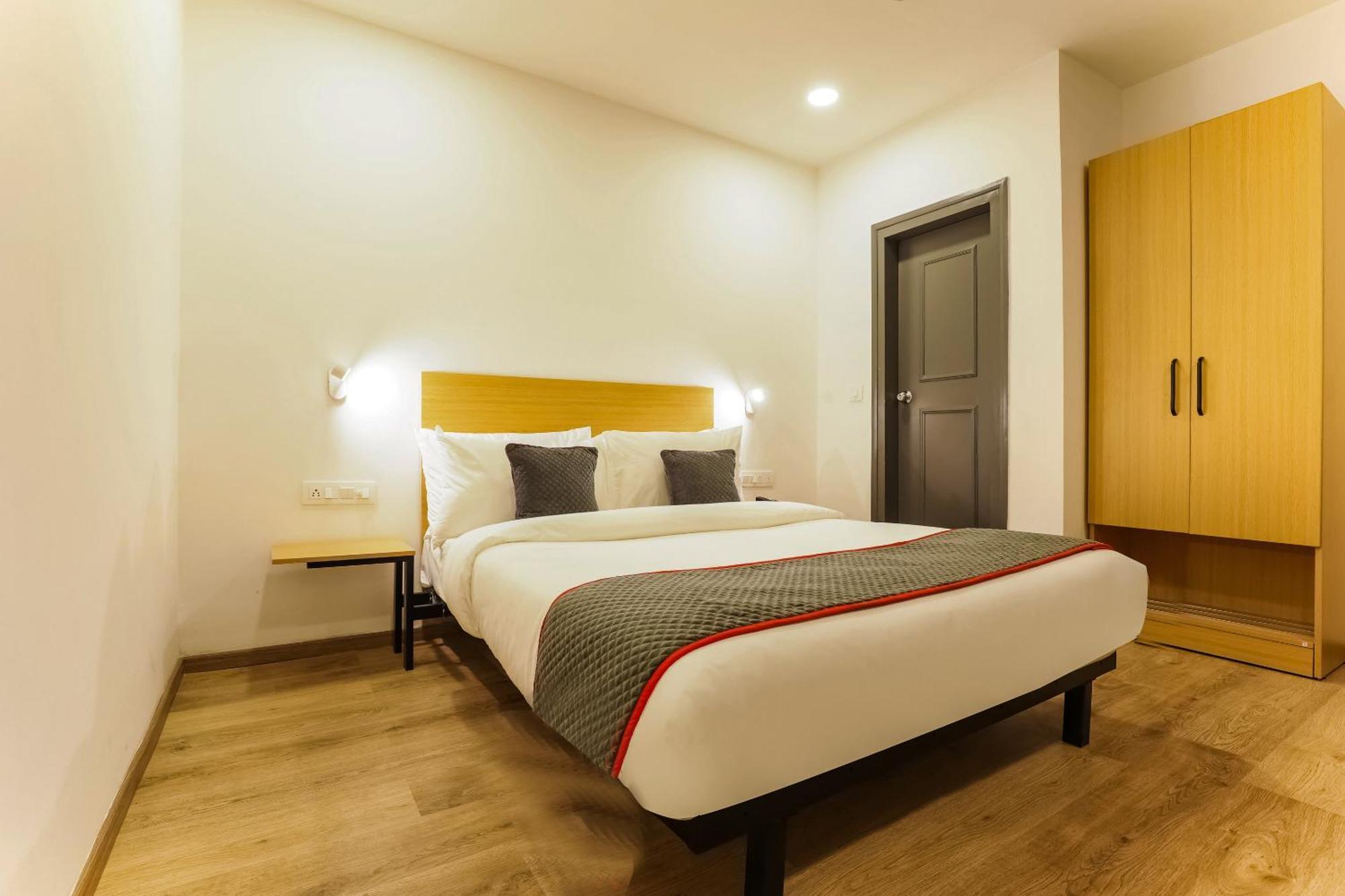 Townhouse Prithvi Resort Near Phoenix Palassio ลัคเนา ภายนอก รูปภาพ