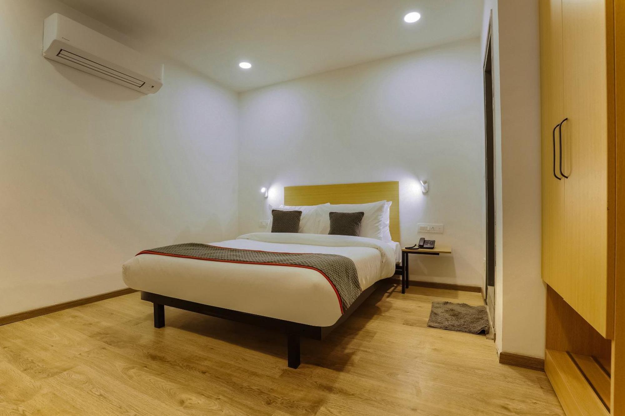 Townhouse Prithvi Resort Near Phoenix Palassio ลัคเนา ภายนอก รูปภาพ
